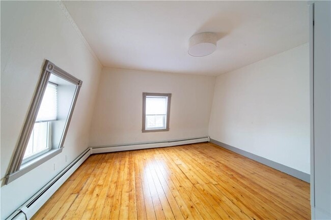 Building Photo - 309 Main St