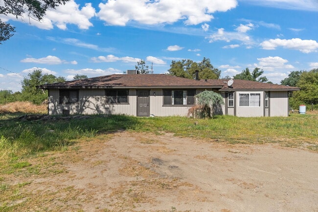 Building Photo - 31331 Auberry Rd