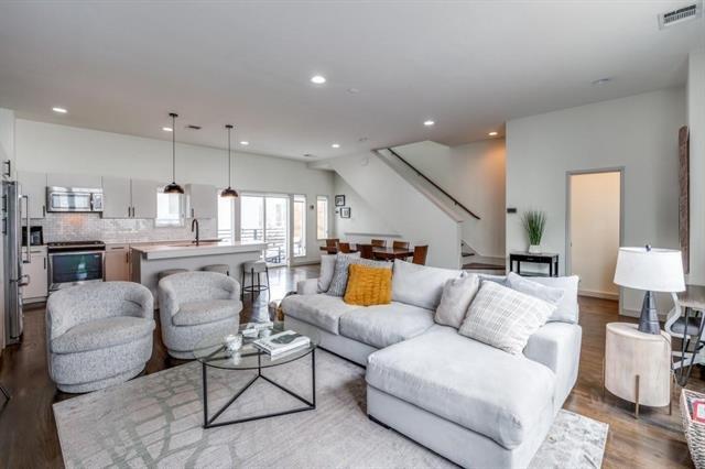 Building Photo - 4931 Hornsby Pl