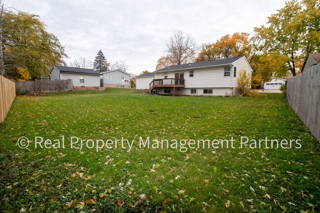 Building Photo - Fully Renovated 4 Bed, 2 Bath Home Near Br...