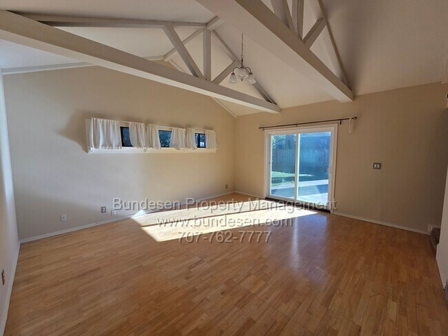 Building Photo - Charming home near Montgomery Village~  2bd/1ba, plus large bonus room~ 1397 sq ft home