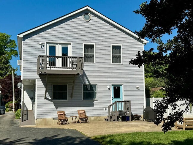 Building Photo - 14386 Calvert St