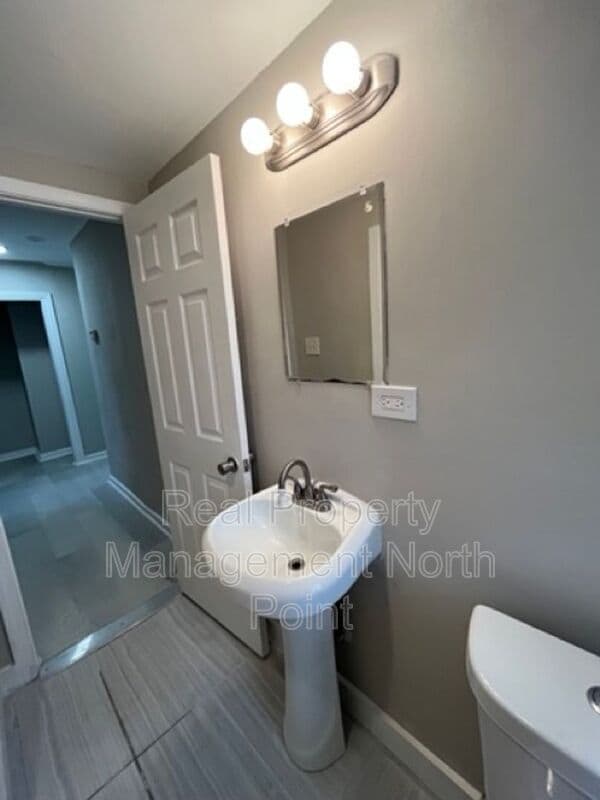 Building Photo - 456 Birney St NE