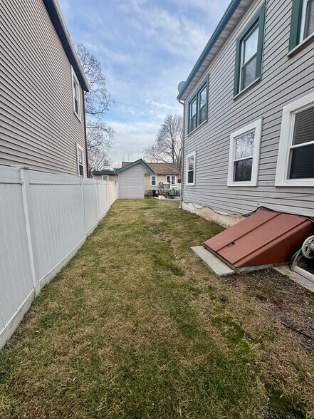 Building Photo - 203 Moreau St