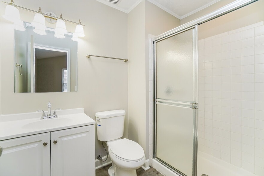 Building Photo - 5800 Chase Run