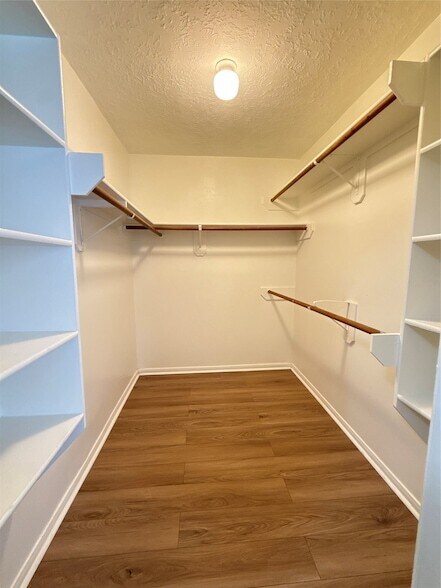 Building Photo - 15919 Hiram Clarke Rd