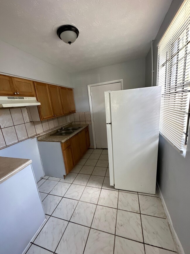 Building Photo - 1614 W 3rd St