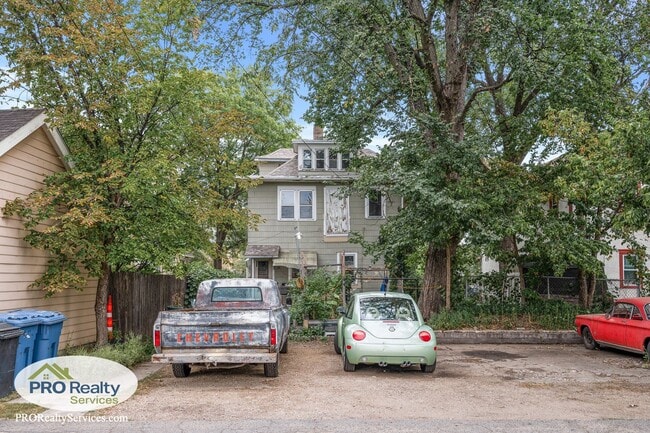 Building Photo - 3328 5th Ave S