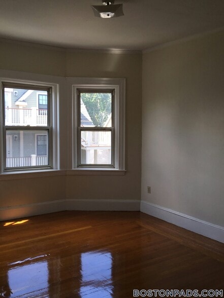 Building Photo - 163 Summer St