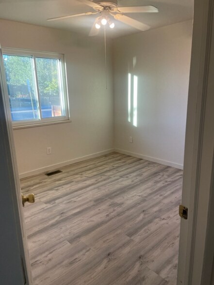 Building Photo - 1067 E Carolina Ave