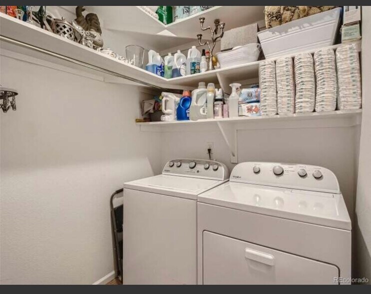 Washer dryer included. Customized storage - 9260 Rifle St