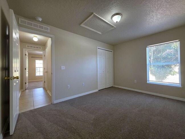 Building Photo - FOR RENT in Newberry 4 Bed, 2 bath corner home