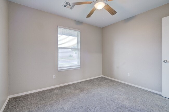 Building Photo - 10425 Aberdeen Dr