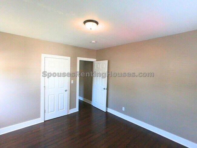 Building Photo - 1402-1404 Charles Street - 1404