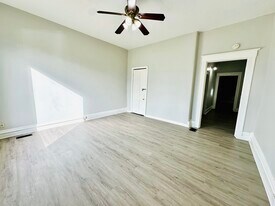 Building Photo - 2823 Garfield Ave