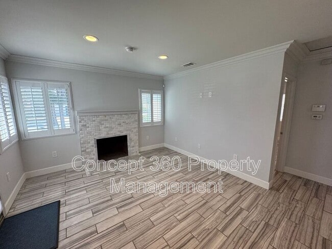 Building Photo - 1143 W 163rd St