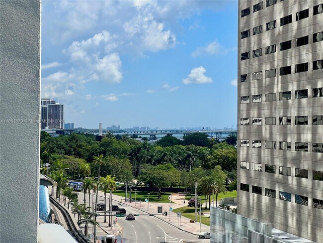 Building Photo - 300 S Biscayne Blvd