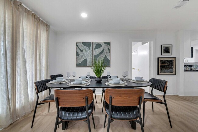 Building Photo - 1901 Cordova Bend