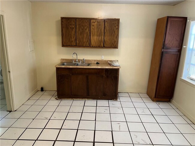 Building Photo - 1801 Goodyear Ave