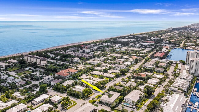 Building Photo - 100 Venetian Dr