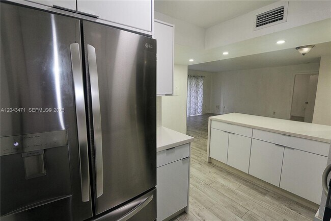 Building Photo - 10755 SW 108th Ave