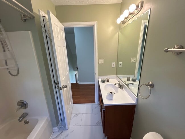 Building Photo - Welcome to 4 Bedroom and 3.5 Bath Home In ...