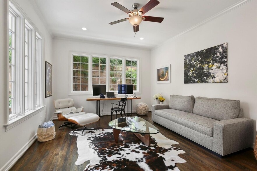 Building Photo - 3514 N Fitzhugh Ave