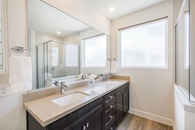 Building Photo - 946 W 18th St