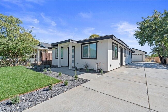 Building Photo - 4BR Home on 0.35-Acre Lot | Owned Solar