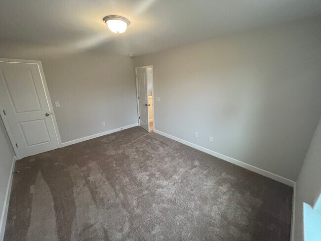 Building Photo - Breathtaking 4 Bedroom, 2 1/2 Bathroom House in Winston Salem, NC!