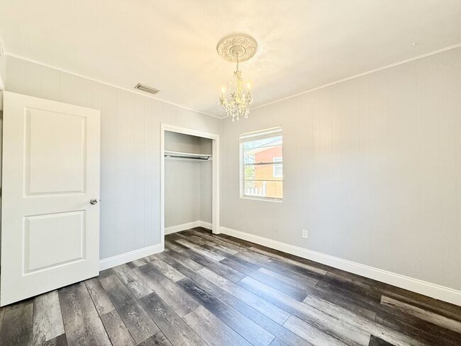 Building Photo - 1238 Bellevue Blvd