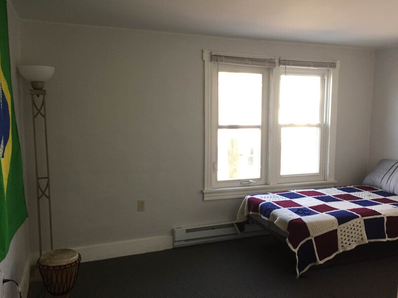 Bedroom - 338B - 338 E 8th St
