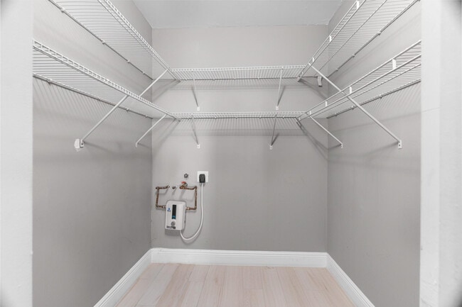 Building Photo - 124 NE 19th Ct