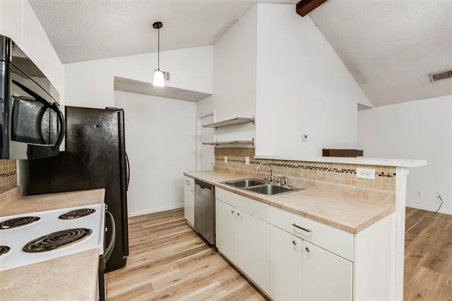 Building Photo - 325 Teakwood Ln