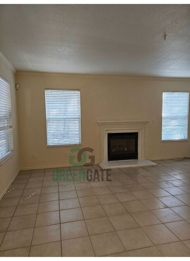 Building Photo - MOVE-IN SPECIAL $500 off first month!! Bea...