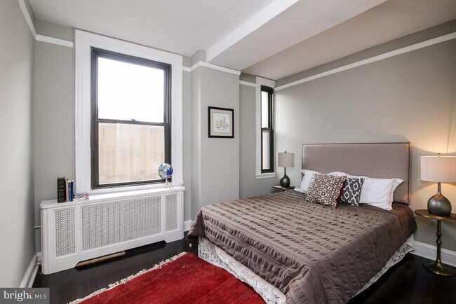 Building Photo - 2031 Locust St