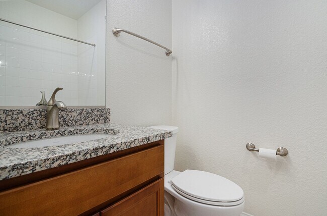 Building Photo - Ground Level Condo - 2 Bedrom 2 Bathroom in Chatfield Bluffs