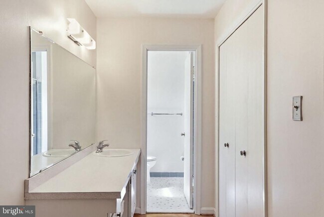 Building Photo - 6605 Grey Fox Dr