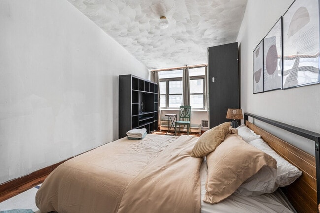 Building Photo - 247 W 29th St