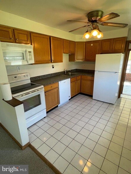 Building Photo - 624 Gayle Dr