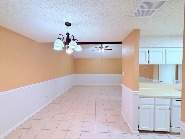 Building Photo - 6503 Columbia Oaks Ct