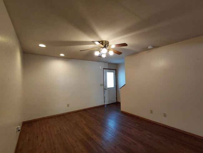 Building Photo - 24950 Scenic Dr