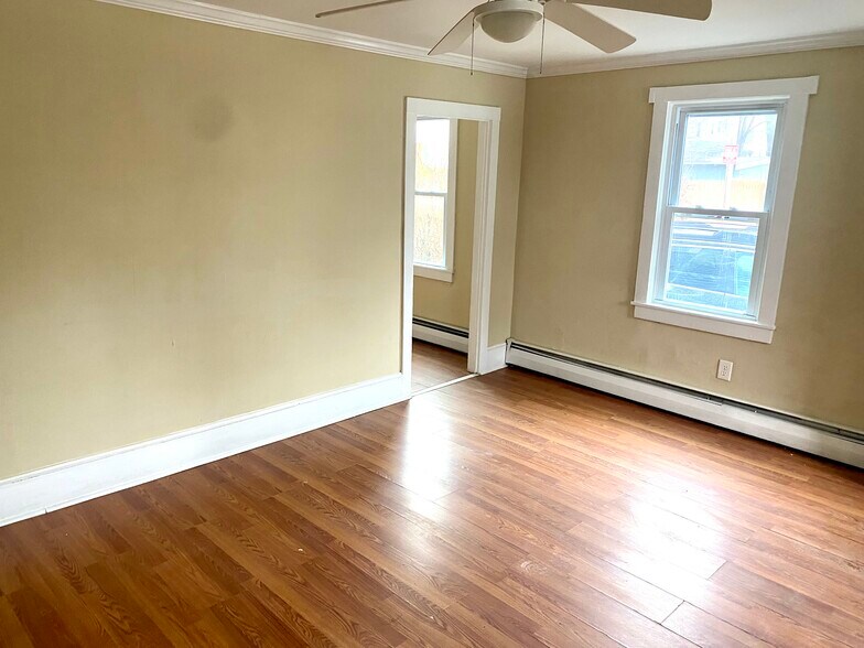 Building Photo - 19 Center St