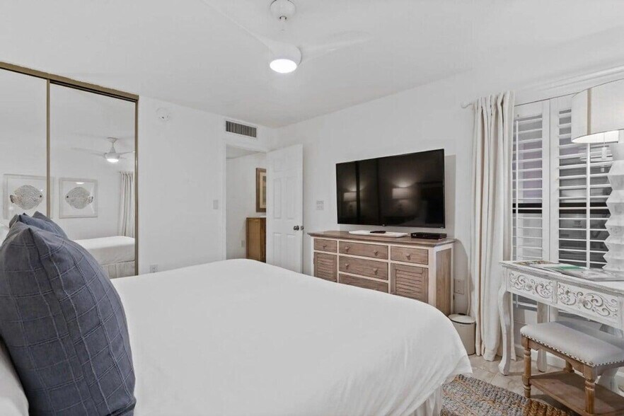 Building Photo - 500 Gulf Shore Dr