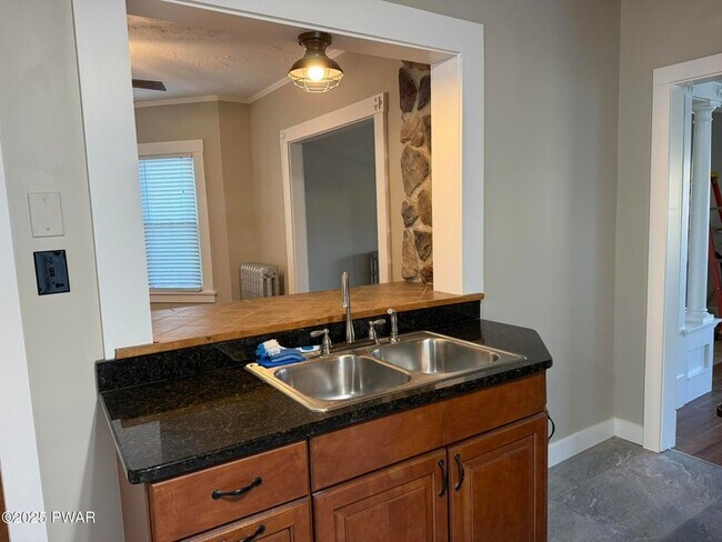 Building Photo - 341 Broad St