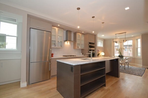 Building Photo - 136 Banks St