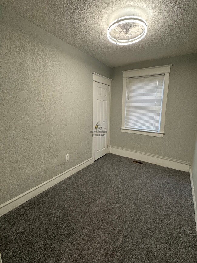 Building Photo - 5563 Matthews St