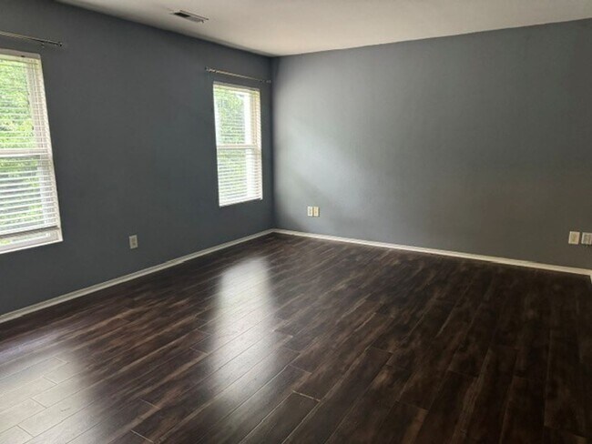 Building Photo - 2705 Buckleigh Dr