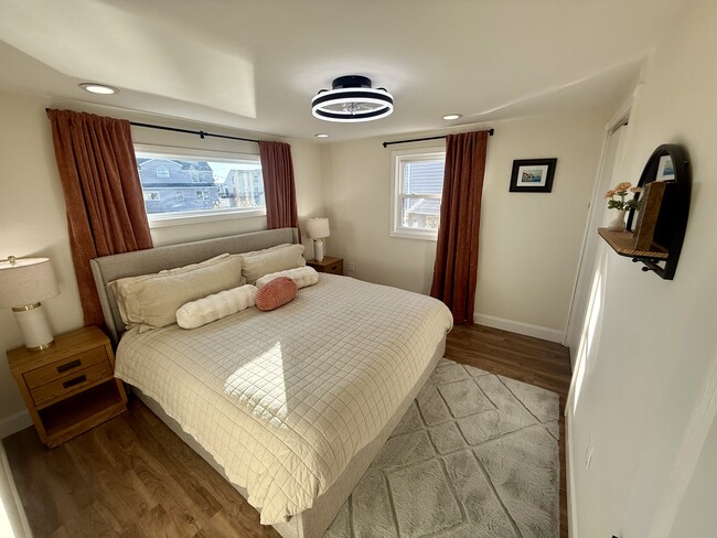 Building Photo - 256 Alley Ave