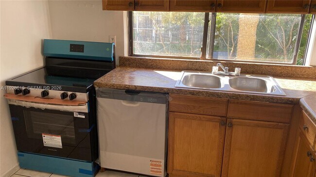 Building Photo - 17021 N Bay Rd